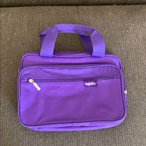 Traveling makeup bag